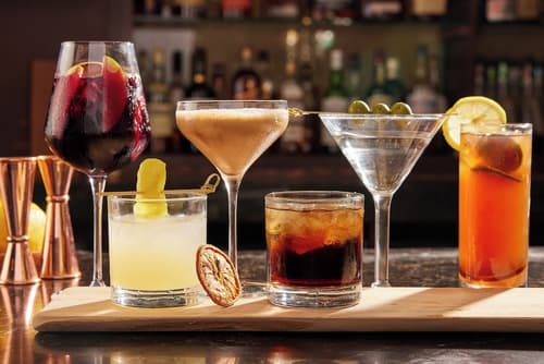 Chelsea Hotel, Toronto, Bar (on property)