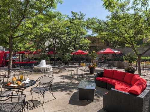 Chelsea Hotel, Toronto, Terrace/patio