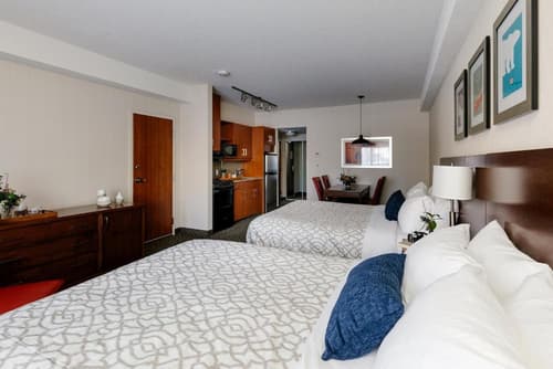 The Crimson Jasper, Room