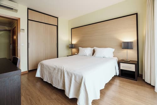 Dom Pedro Garajau, Primary image