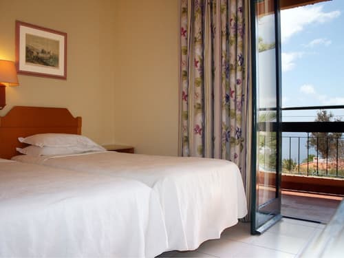 Dom Pedro Garajau, Room