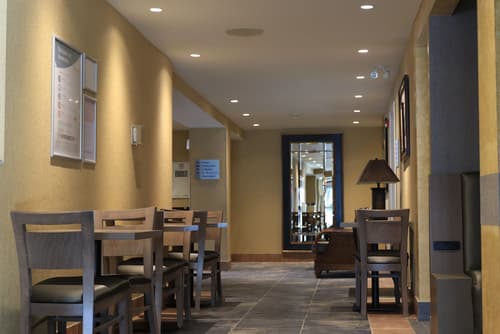 Comfort Inn & Suites, Lobby