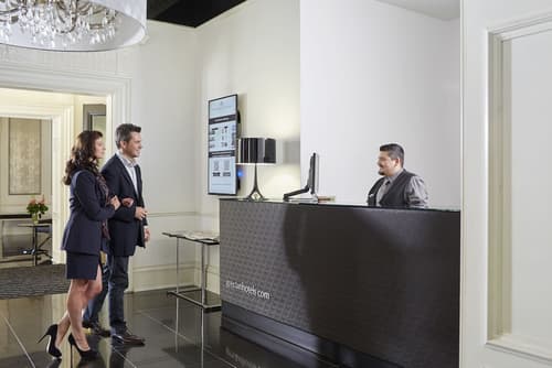 The Queen's Gate Hotel, Reception