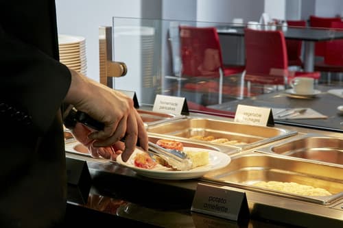 The Queen's Gate Hotel, Breakfast meal