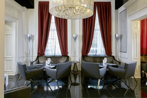 The Queen's Gate Hotel, Reception