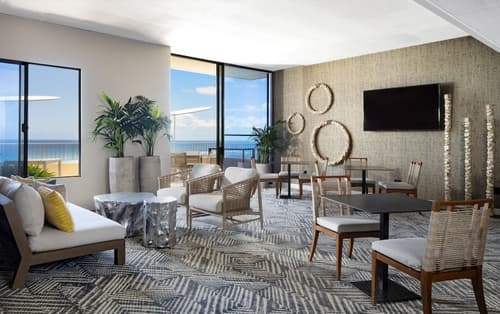 The Twin Fin Hotel, Reception