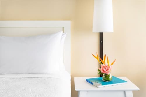 The Twin Fin Hotel, Room