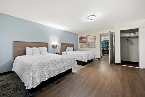 Red Roof Inn PLUS+ & Suites Naples Downtown-5th Ave S, Room