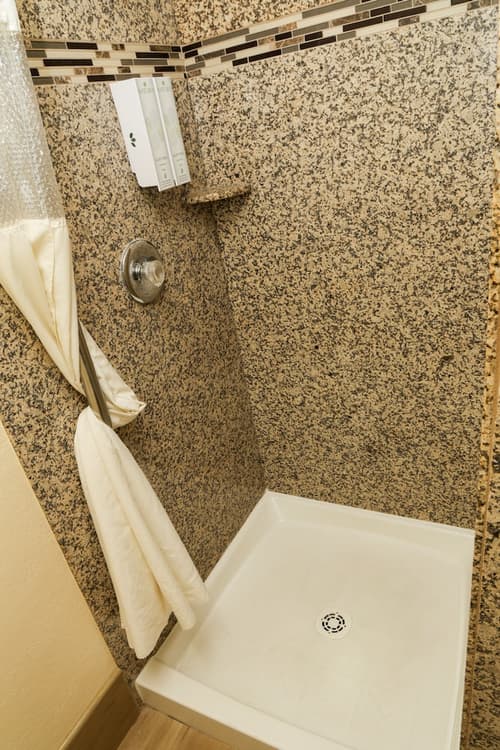 Silver Surf Motel, Room