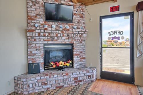 Silver Surf Motel, Lobby