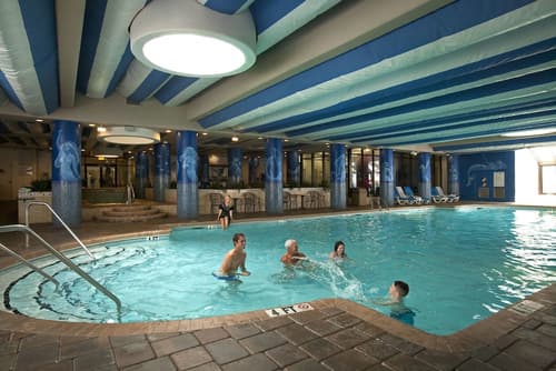 Coral Beach Resort and Suites, Indoor pool