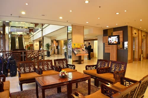 Hotel Grand Pacific, Lobby sitting area