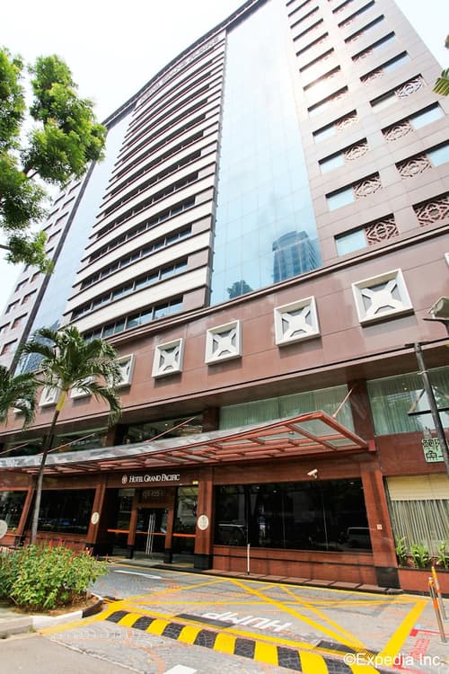 Hotel Grand Pacific, Front of property