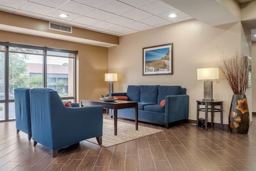 Comfort Suites Tallahassee Capitol - University Area, Lobby sitting area