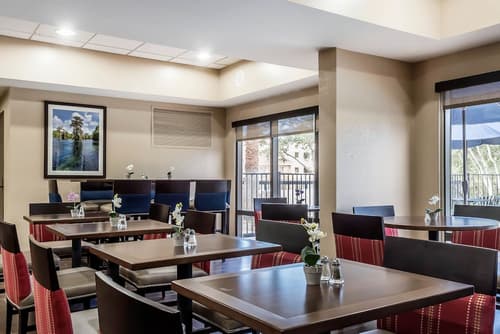 Comfort Suites Tallahassee Capitol - University Area, Breakfast area