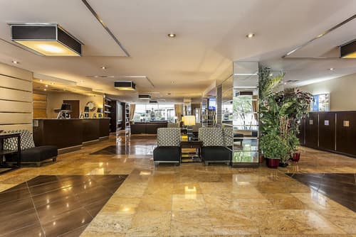 Le Nouvel Hotel, Lobby