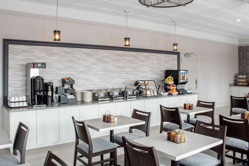 Chateau Moncton Trademark Collection by Wyndham, Breakfast area