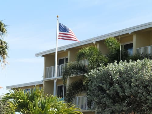 Treasure Island Hotel and Marina, Property grounds