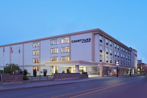 Courtyard by Marriott Downtown Ottawa, Exterior