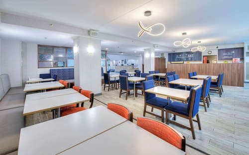 Hampton Inn by Hilton Ottawa, Lobby