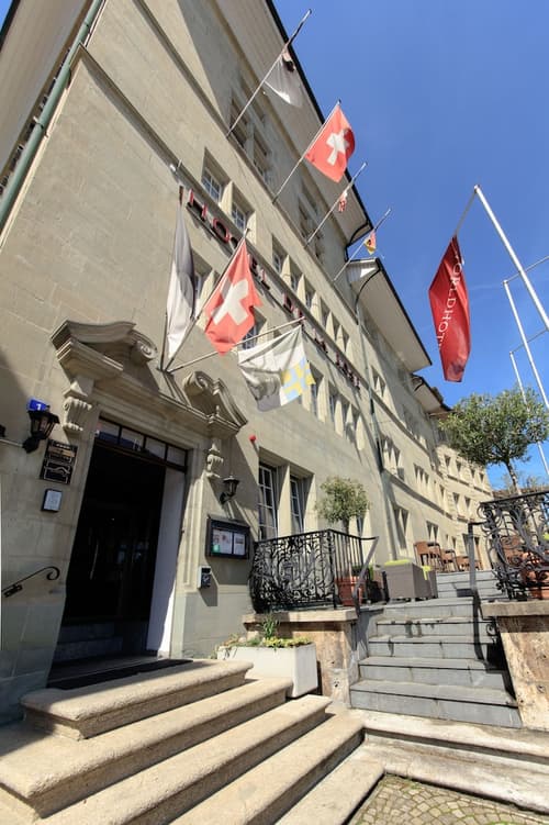 Hotel De La Rose, Front of property