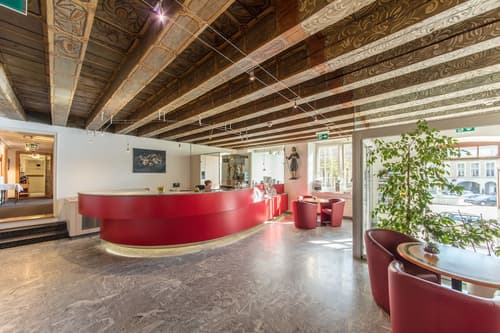 Hotel De La Rose, Reception