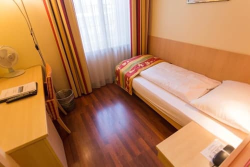 Hotel de la Paix, Room