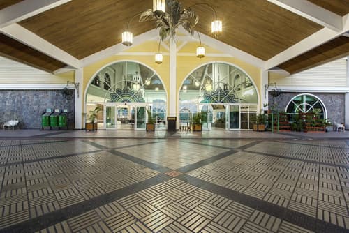 Gamboa Rainforest Reserve, Interior entrance
