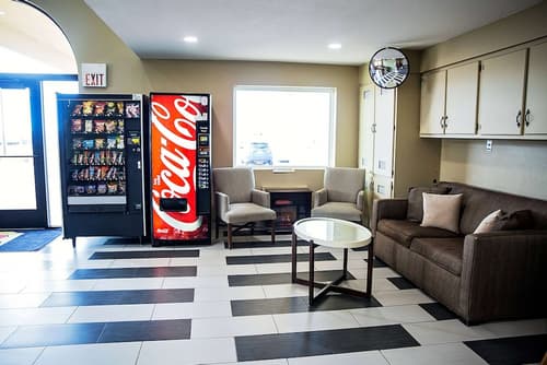 Super 8 by Wyndham Holbrook, Lobby