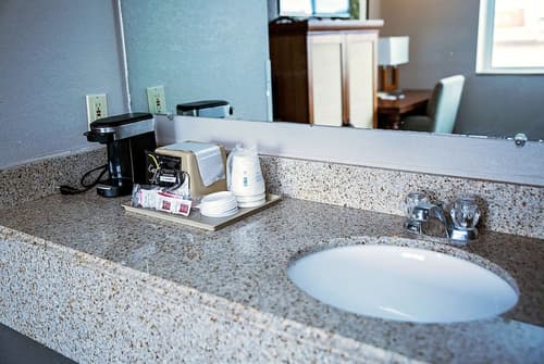 Super 8 by Wyndham Holbrook, Lobby