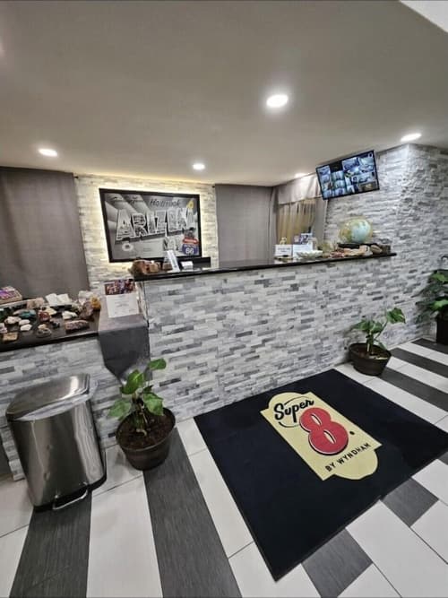 Super 8 by Wyndham Holbrook, Reception