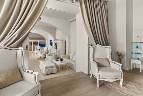 Paradise Art Hotel, Reception