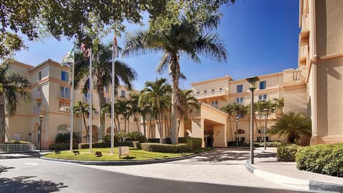 Hilton Naples, Exterior