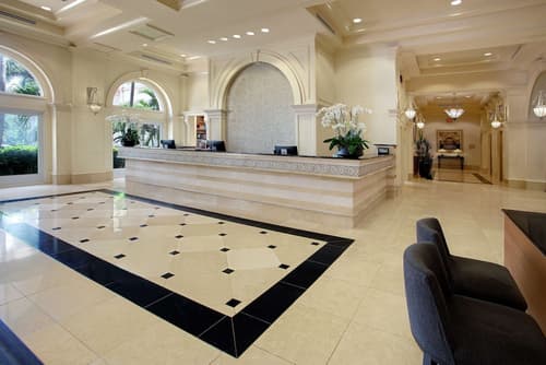 Hilton Naples, Lobby