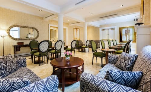 Chateau Versailles, Lobby sitting area