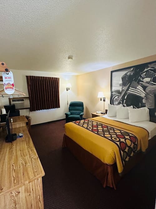 Super 8 by Wyndham Hot Springs, Room