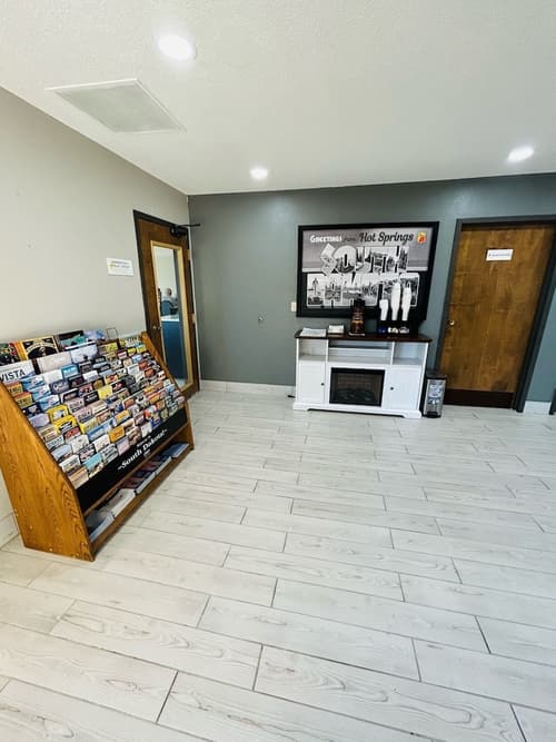 Super 8 by Wyndham Hot Springs, Reception