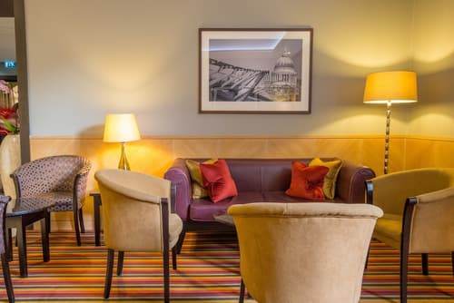 Doubletree by Hilton London Marble Arch, Lobby sitting area