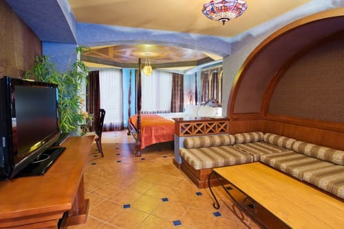 Holiday Inn Hotel & Suites North Vancouver by IHG, Room