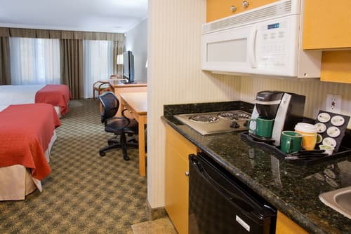 Holiday Inn Hotel & Suites North Vancouver by IHG, Room