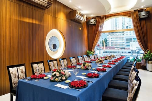 Royal Hotel Saigon, Restaurant