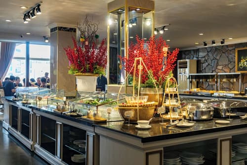 Royal Hotel Saigon, Restaurant