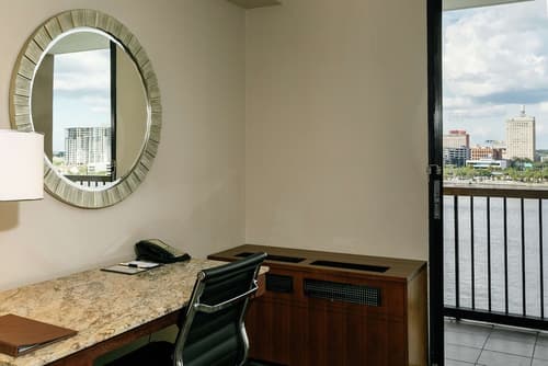DoubleTree by Hilton Hotel Jacksonville Riverfront, Room