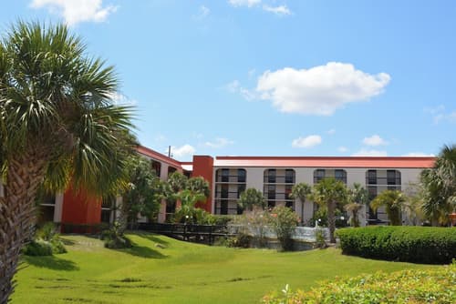 Grand Hotel Orlando at Universal Blvd - Shuttle to Theme Parks, Garden