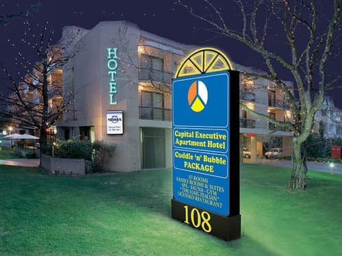 Madison Capital Executive Apartments, Front of property