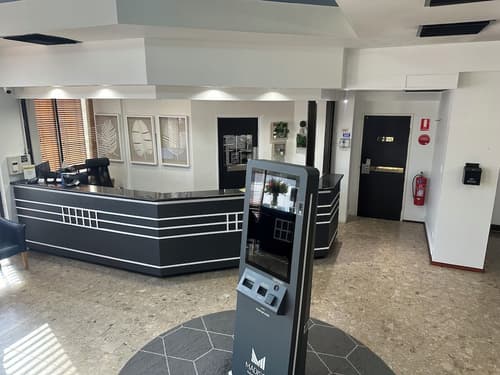 Madison Capital Executive Apartments, Reception