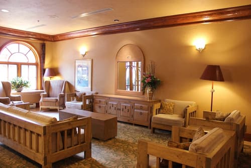 Banff Caribou Lodge and Spa, Lobby sitting area