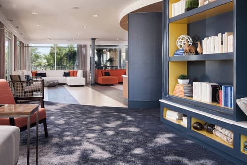 Courtyard Charleston Waterfront by Marriott, Lobby