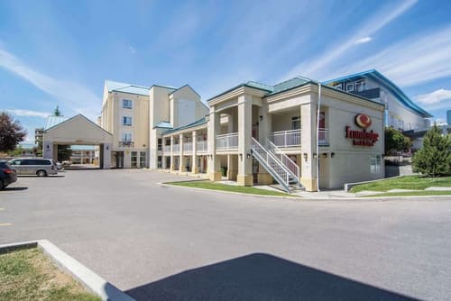 Econo Lodge Inn & Suites University, Primary image