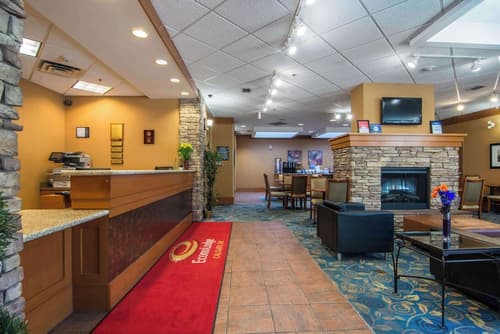 Econo Lodge Inn & Suites University, Lobby